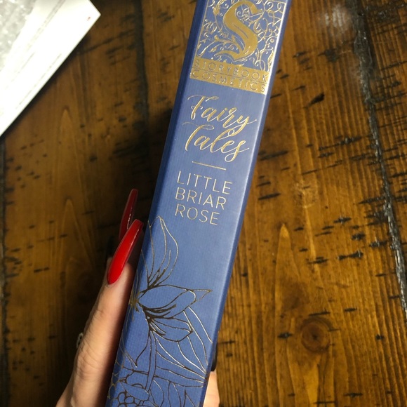 Eyeshadow storybook palette - Picture 3 of 5